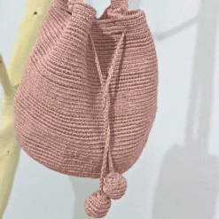Mochila wayúu con apliques mediana