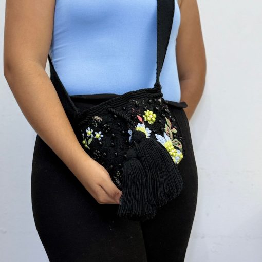 Mochila wayúu con apliques pequeña