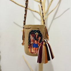 Mochila wayúu con sticker mediana