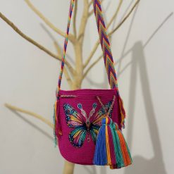 Mochila wayúu con sticker mediana