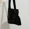 Mochila wayúu con apliques mediana