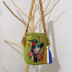 Mochila wayúu con sticker