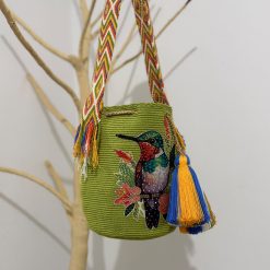Mochila wayúu con sticker