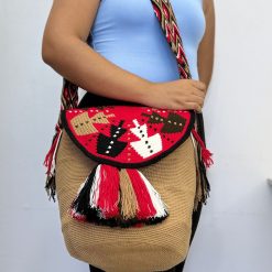 Mochila wayúu con tapa