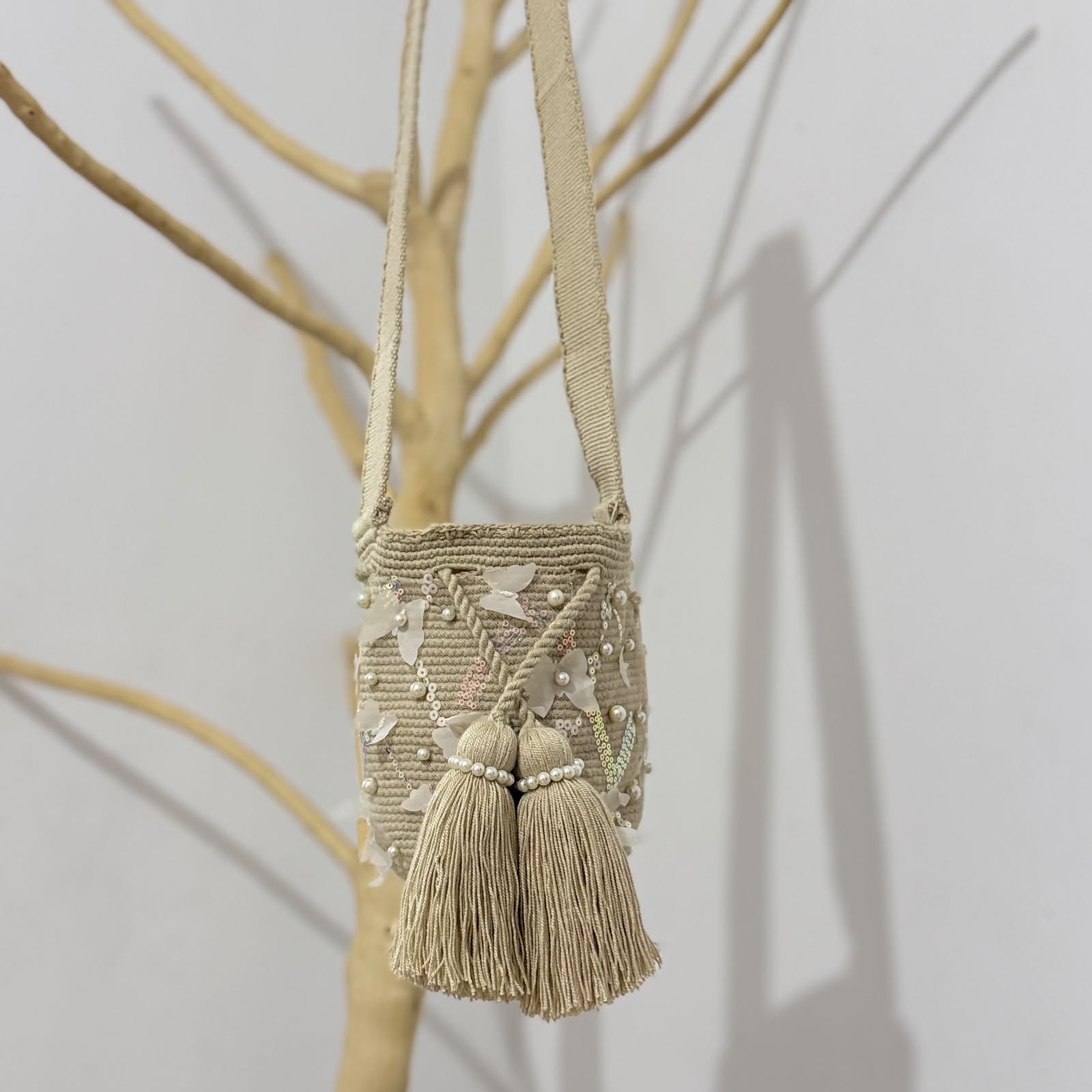Mochila wayúu con apliques pequeña