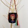Mochila wayúu con sticker mediana